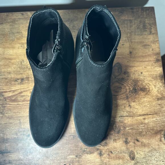 CLARKS Memi Buckle Black Suede Black Suede Bootie Womans size 8 - Picture 5 of 11